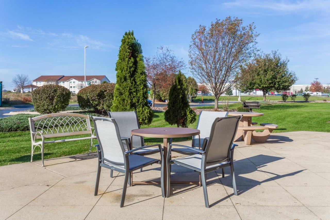 Holiday Inn Express Rockford-Loves Park By Ihg Exterior foto