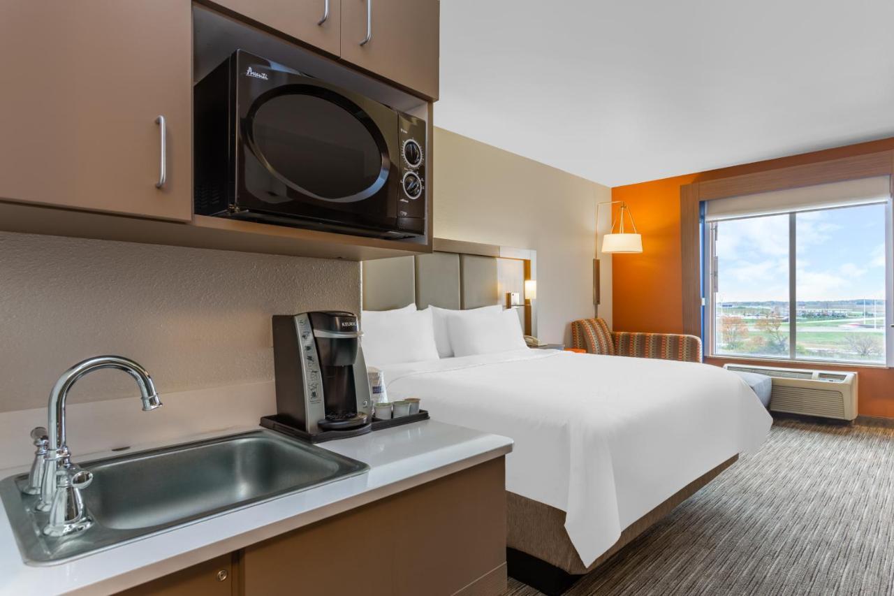 Holiday Inn Express Rockford-Loves Park By Ihg Exterior foto