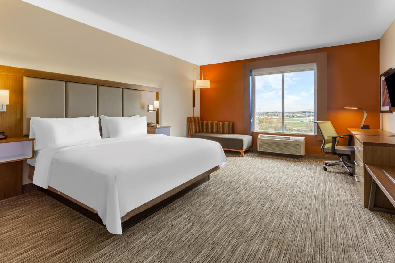 Holiday Inn Express Rockford-Loves Park By Ihg Exterior foto