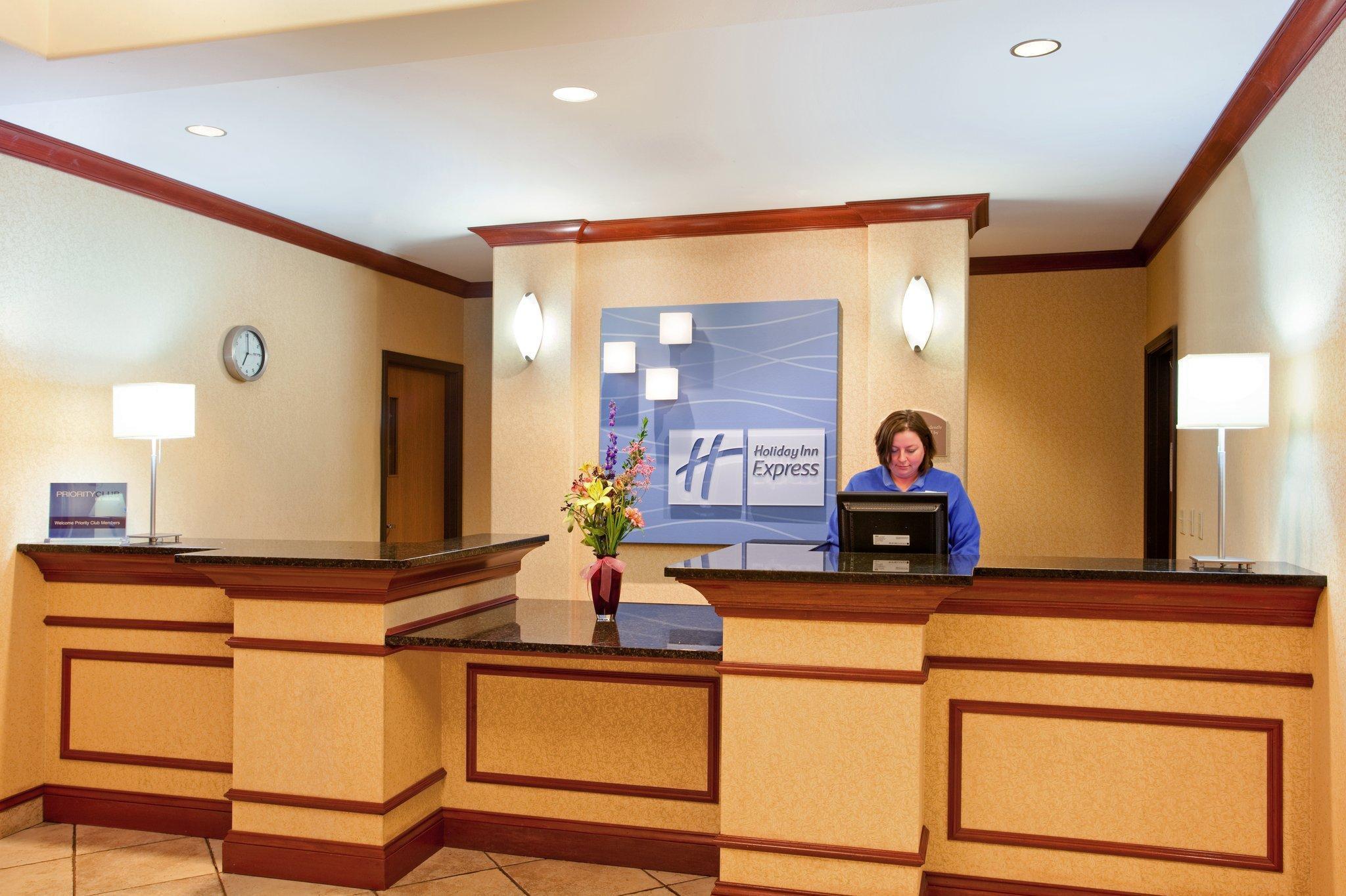 Holiday Inn Express Rockford-Loves Park By Ihg Exterior foto